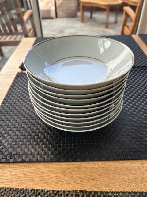 Bernardaud Limoges table service platinum model, 45 pieces