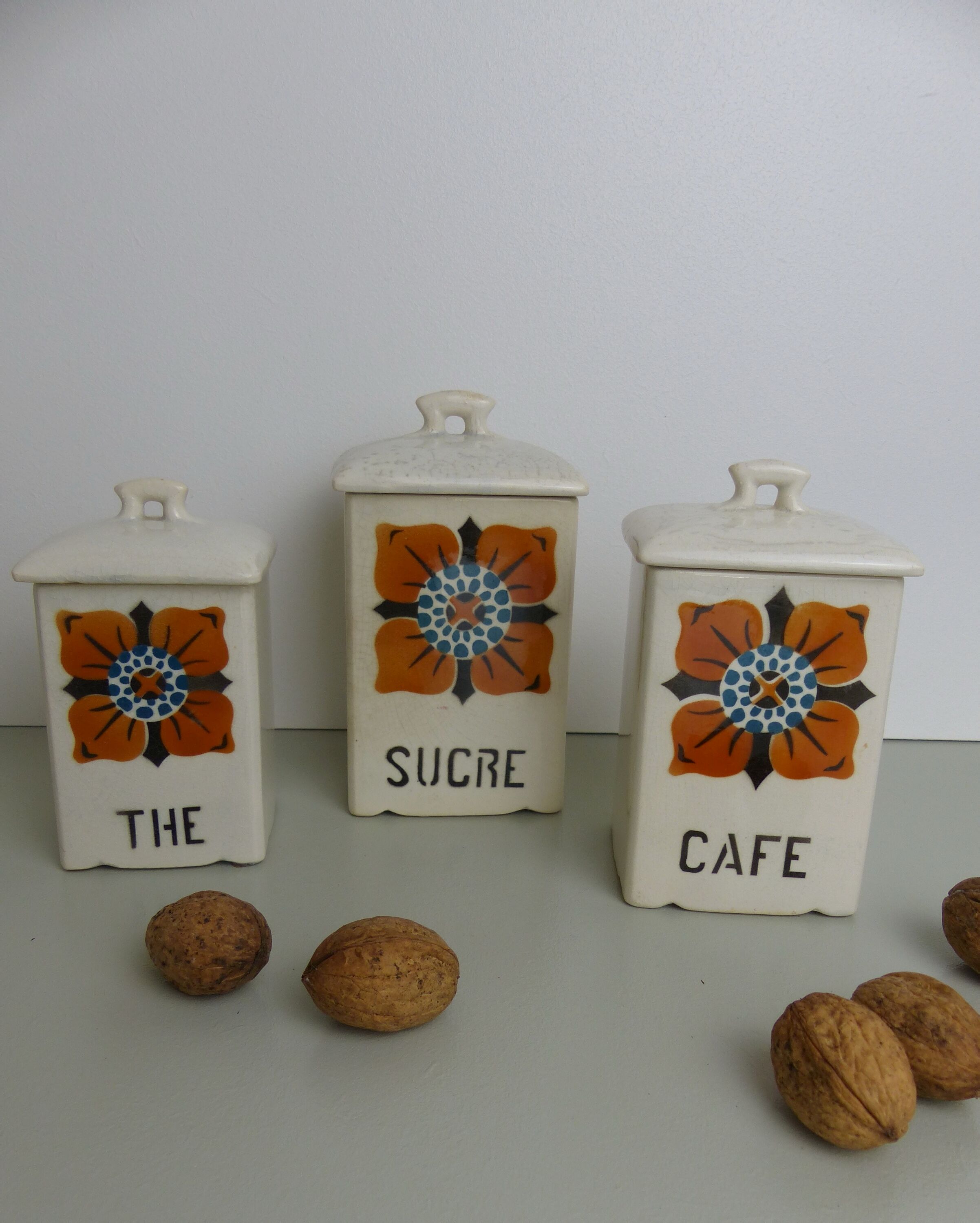 Ceramic spice pot