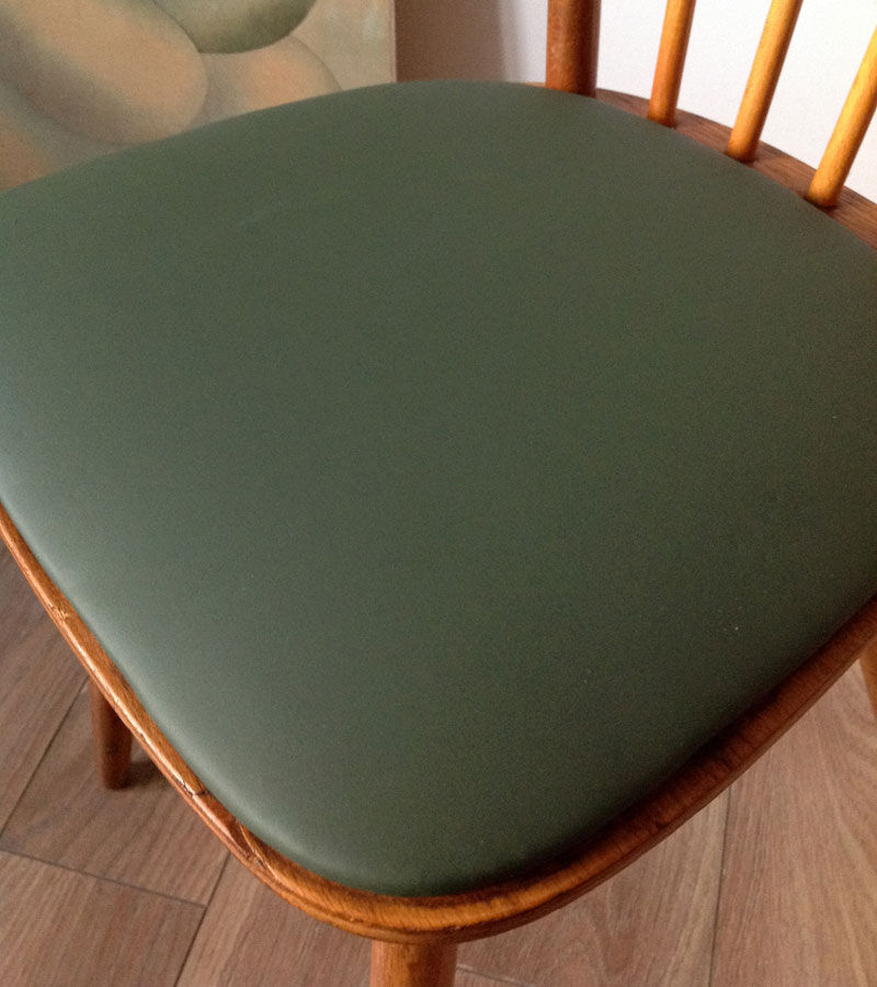 Chair with wood-khaki bars