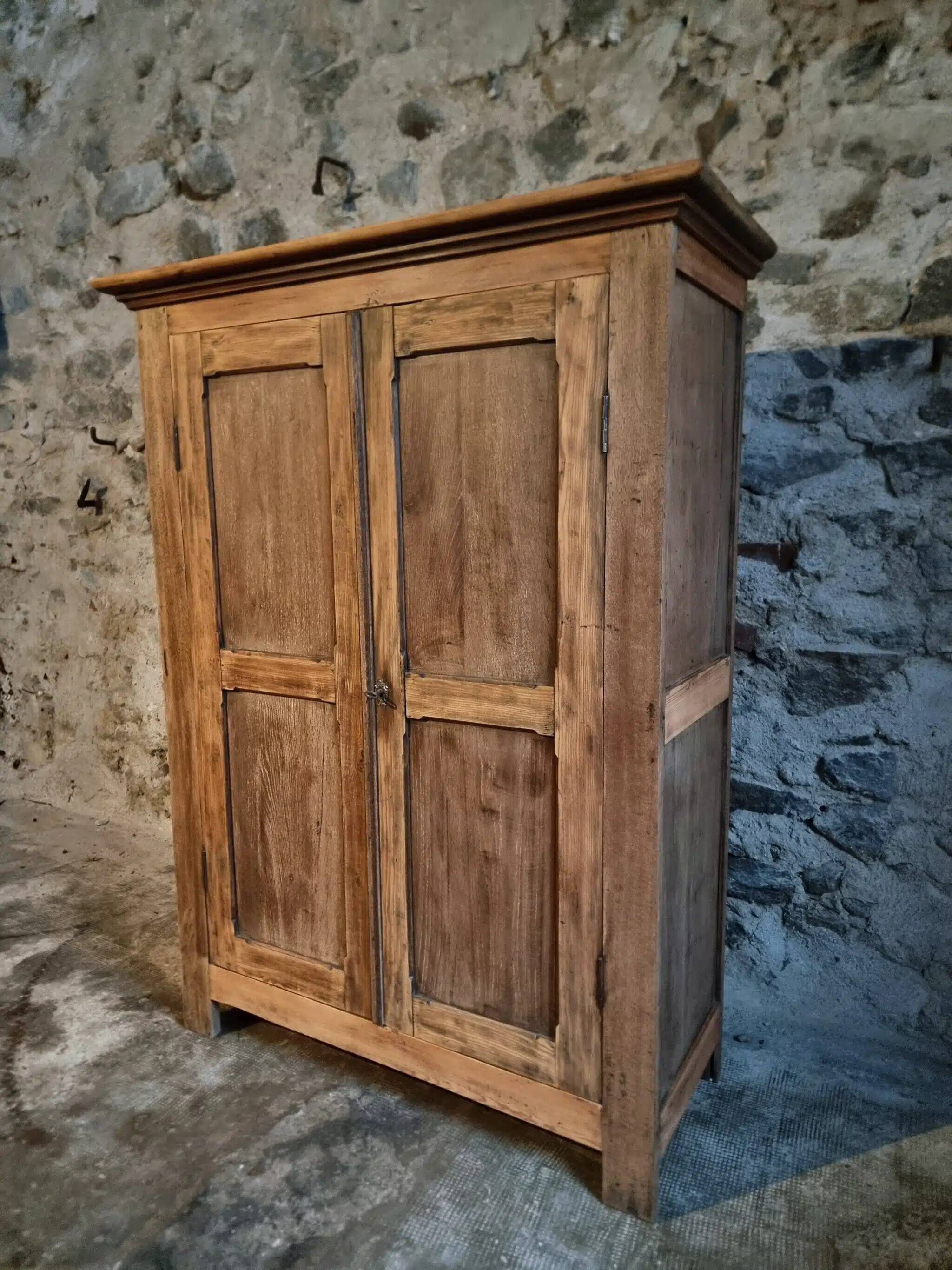 Antique French wardrobe in oak and pine, late 19th century.
