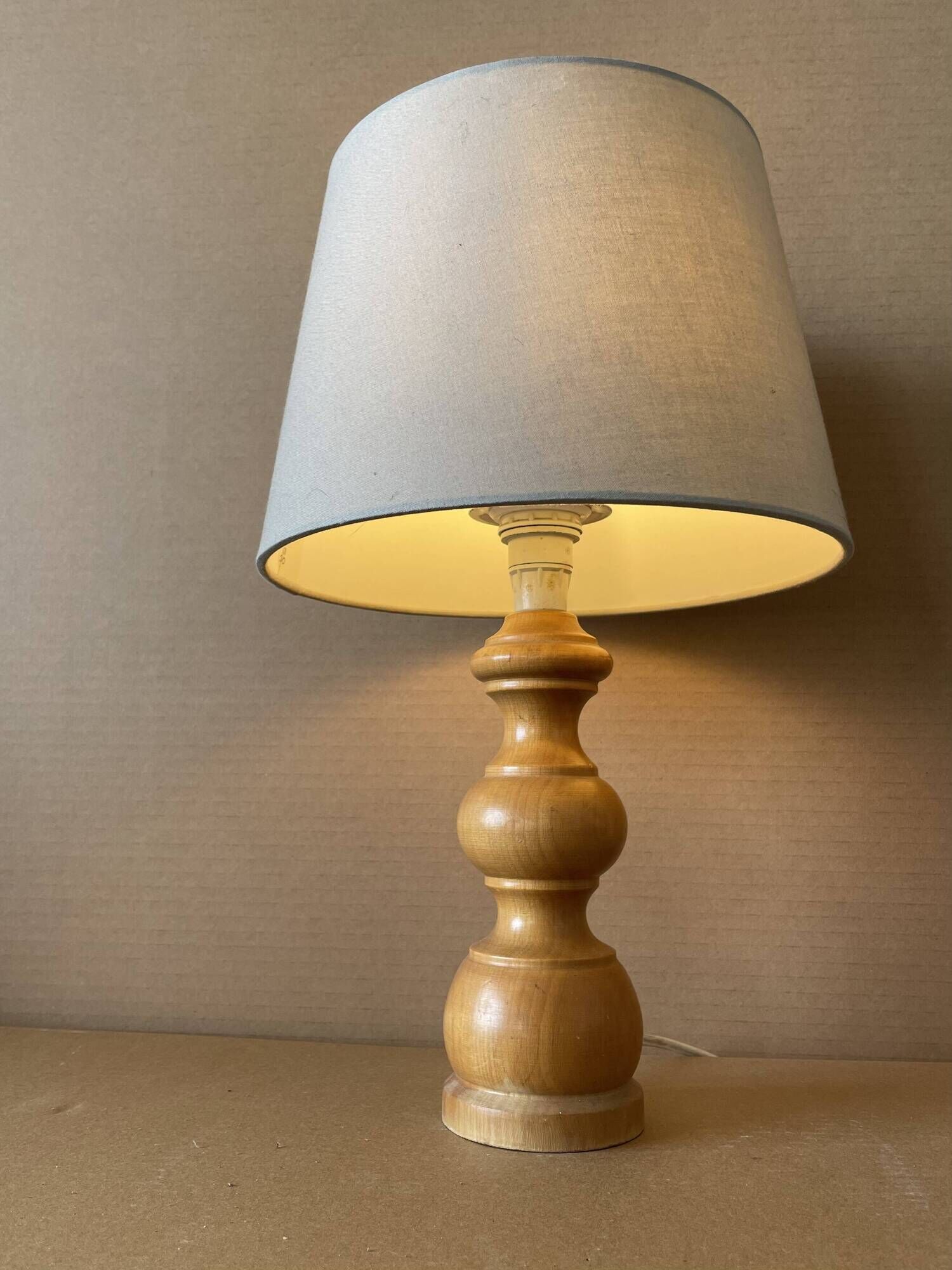 Lampe à poser en bois tourné