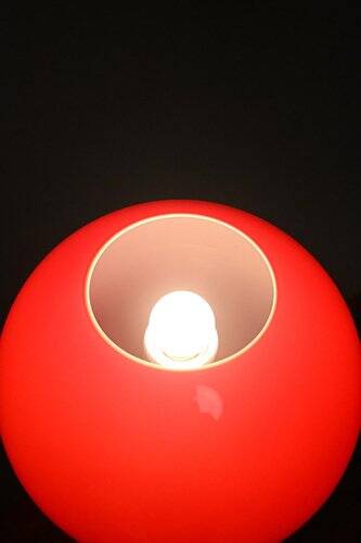 Grande lampe de table de l'ère spatiale avec abat-jour en verre d'Erco