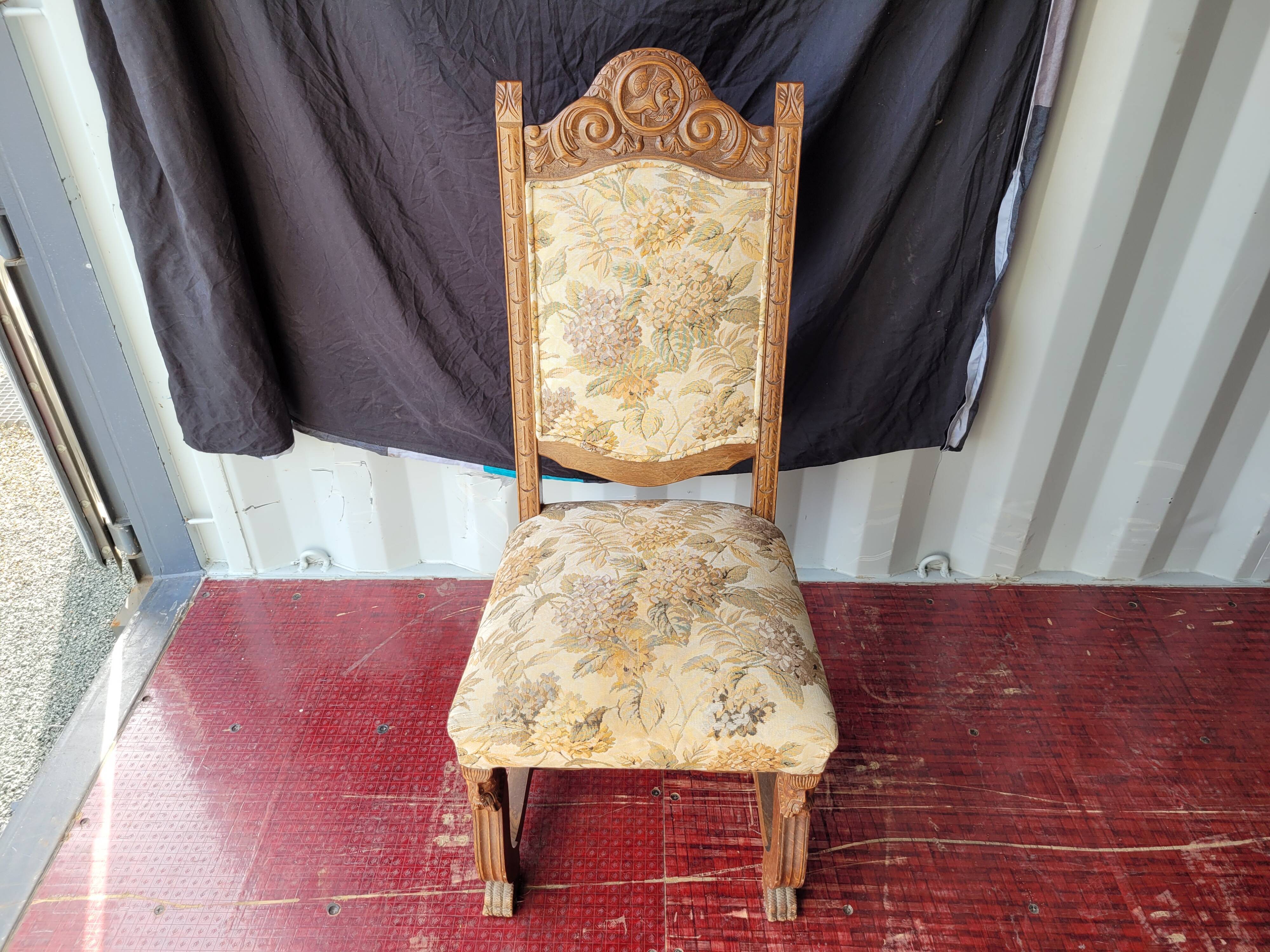 Chaise en bois tapissée