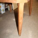 Solid pine stretch table