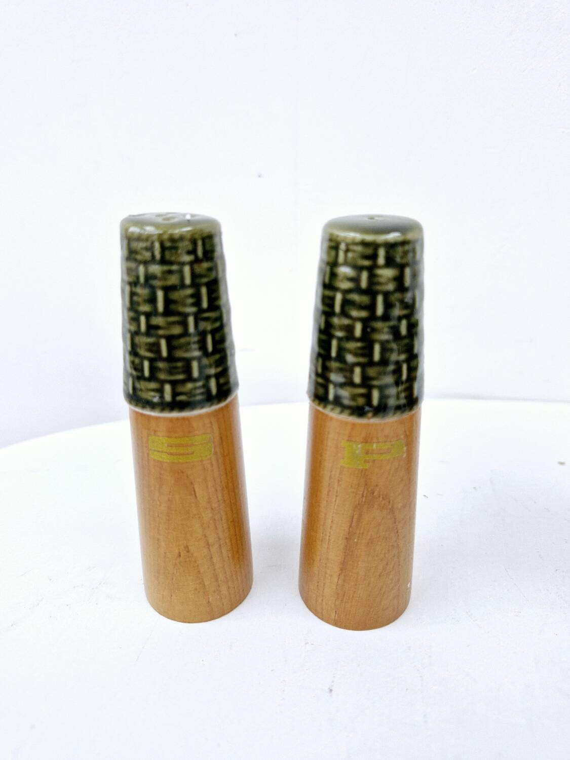 Set of 4 egg cups, salt shakers, pepper shakers and vintage wood and ceramic timer
