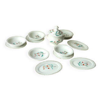 Earthenware dinette table service floral decor