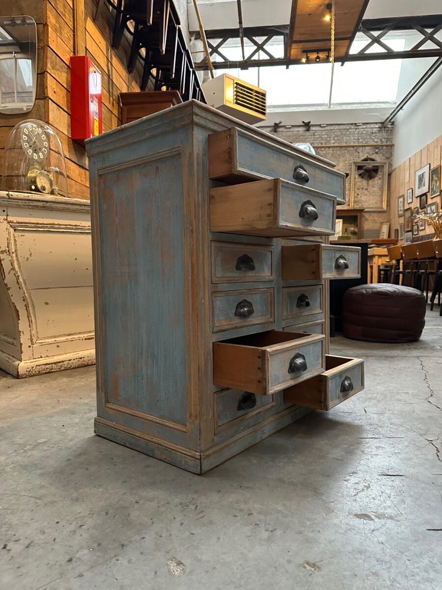 Small workshop furniture from the early 20th century.