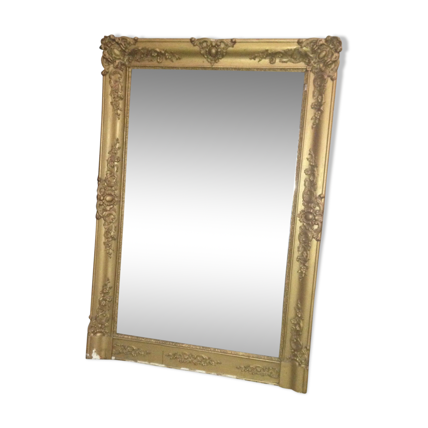 Miroir en bois et stuc doré 124x86cm