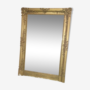 Miroir en bois et stuc doré 124x86cm