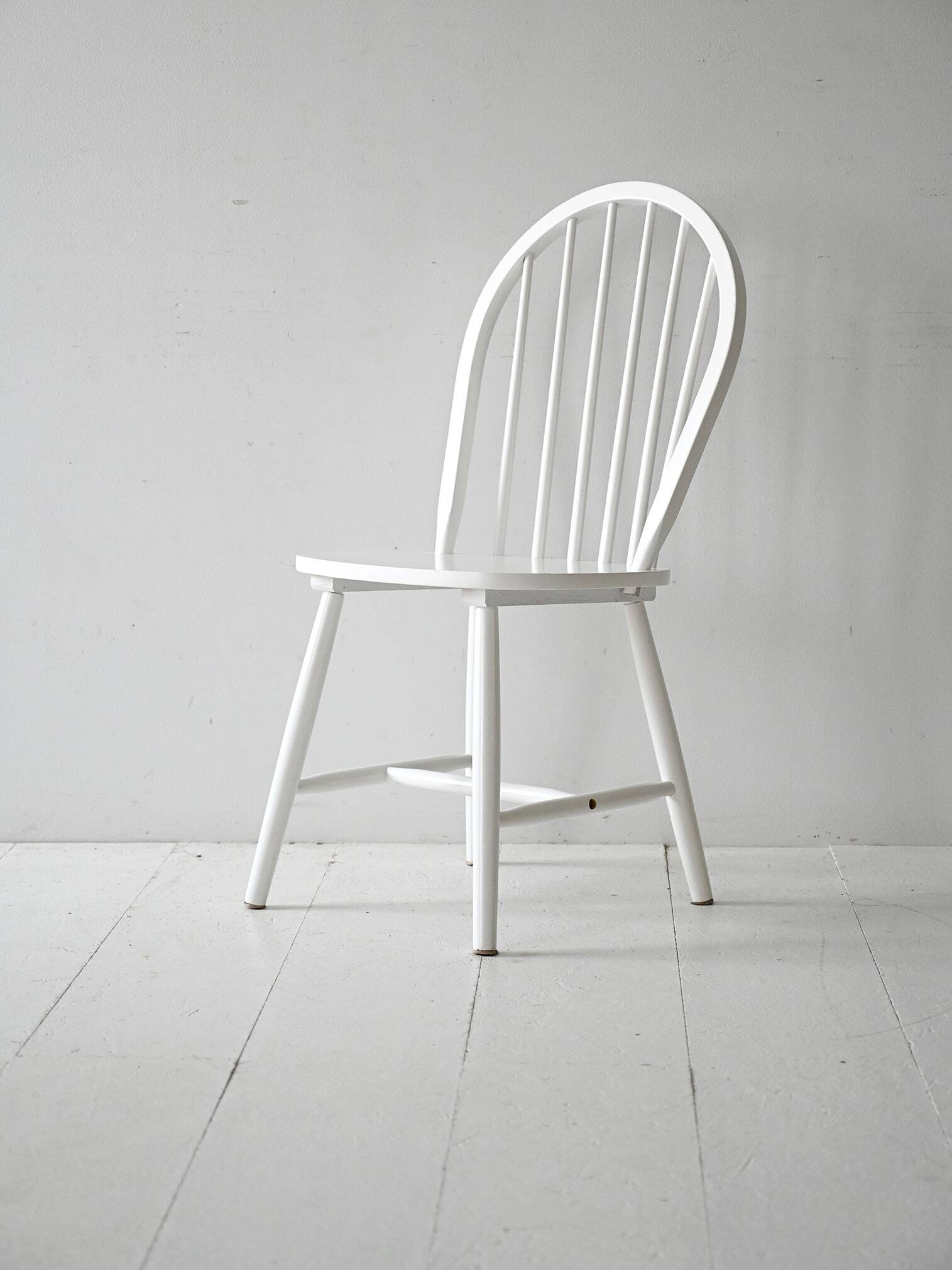 Contemporary White Scandinavian Chair