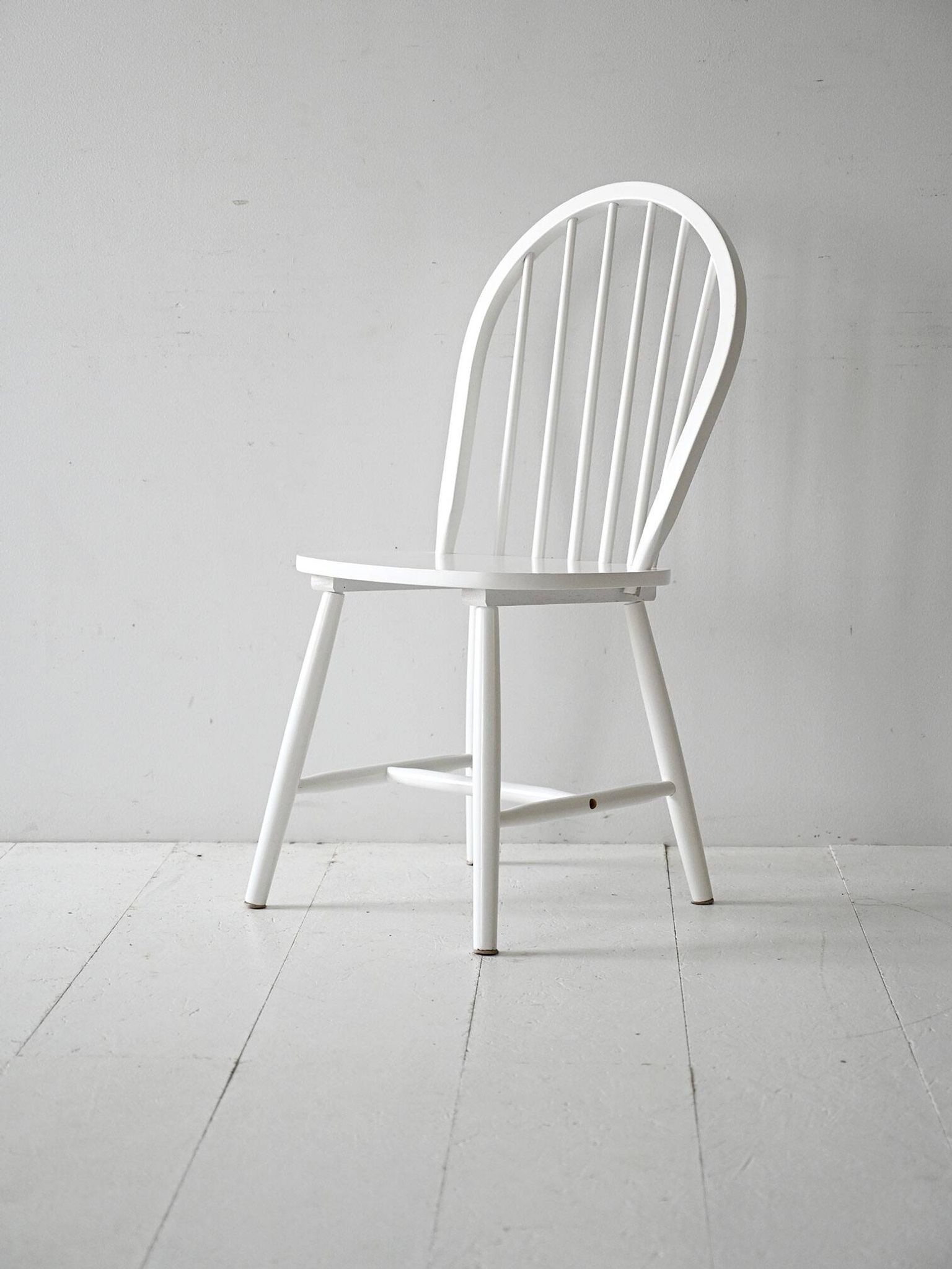 Chaise scandinave blanche contemporaine