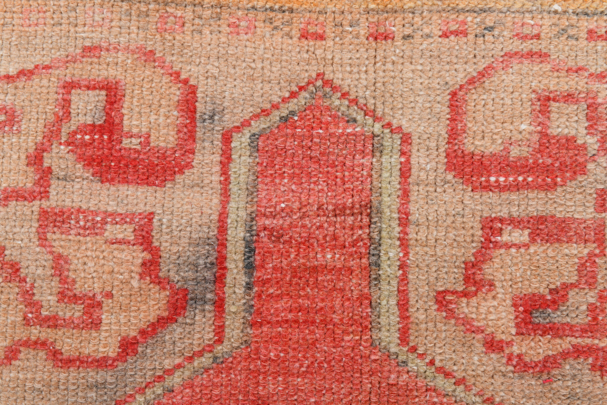 5x9 pale red & tan beige vintage rug 146x279cm