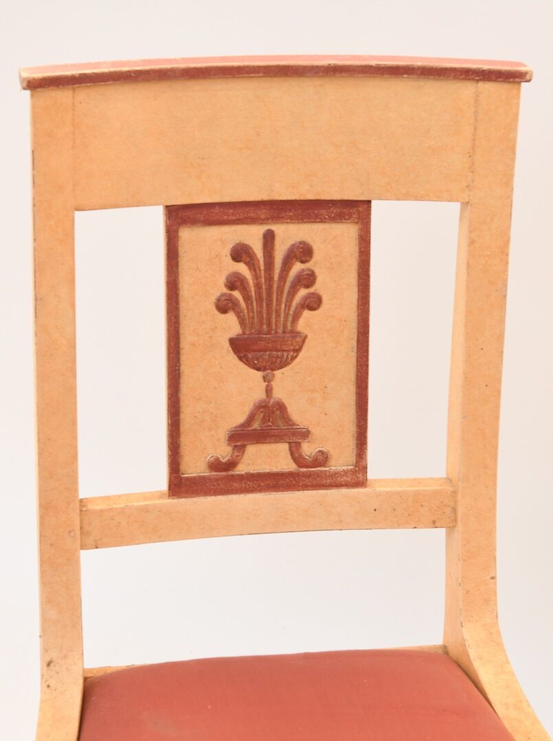 Suite of 8 painted chairs