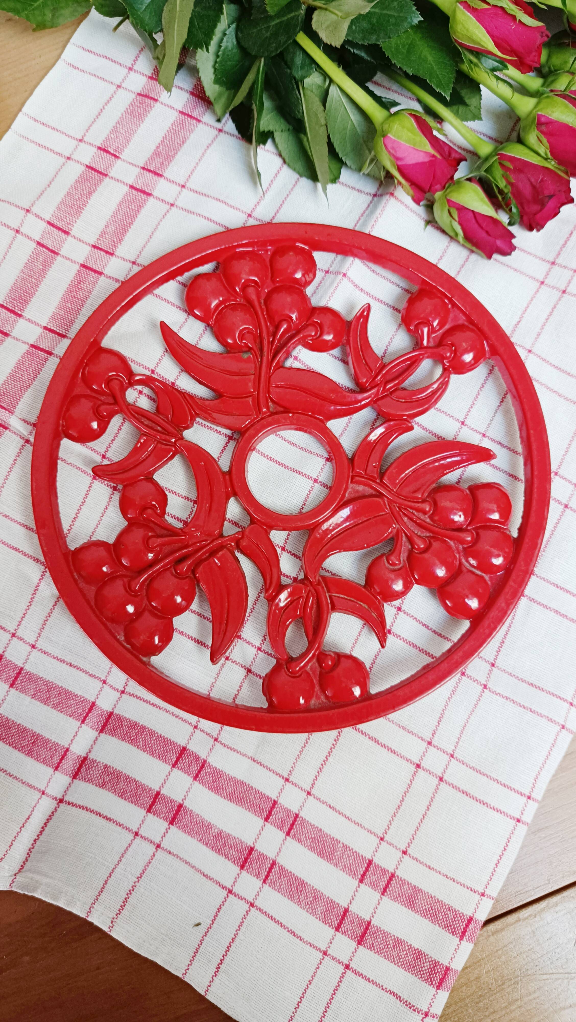 Red cast iron table mat, cherry décor