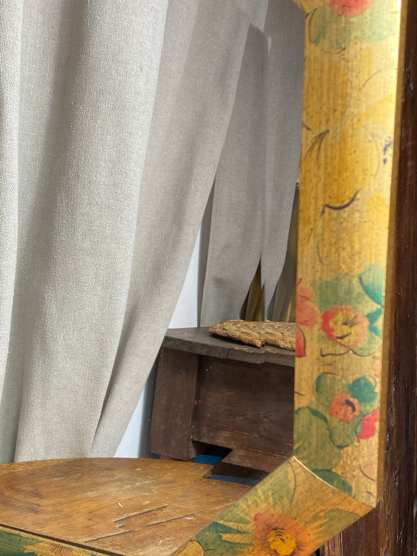 Miroir biseauté, de forme octogonale, en bois