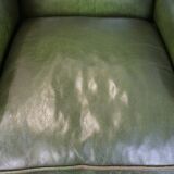 Fauteuil à oreilles Chesterfield anglais en cuir de vache vert avec une assise confortable