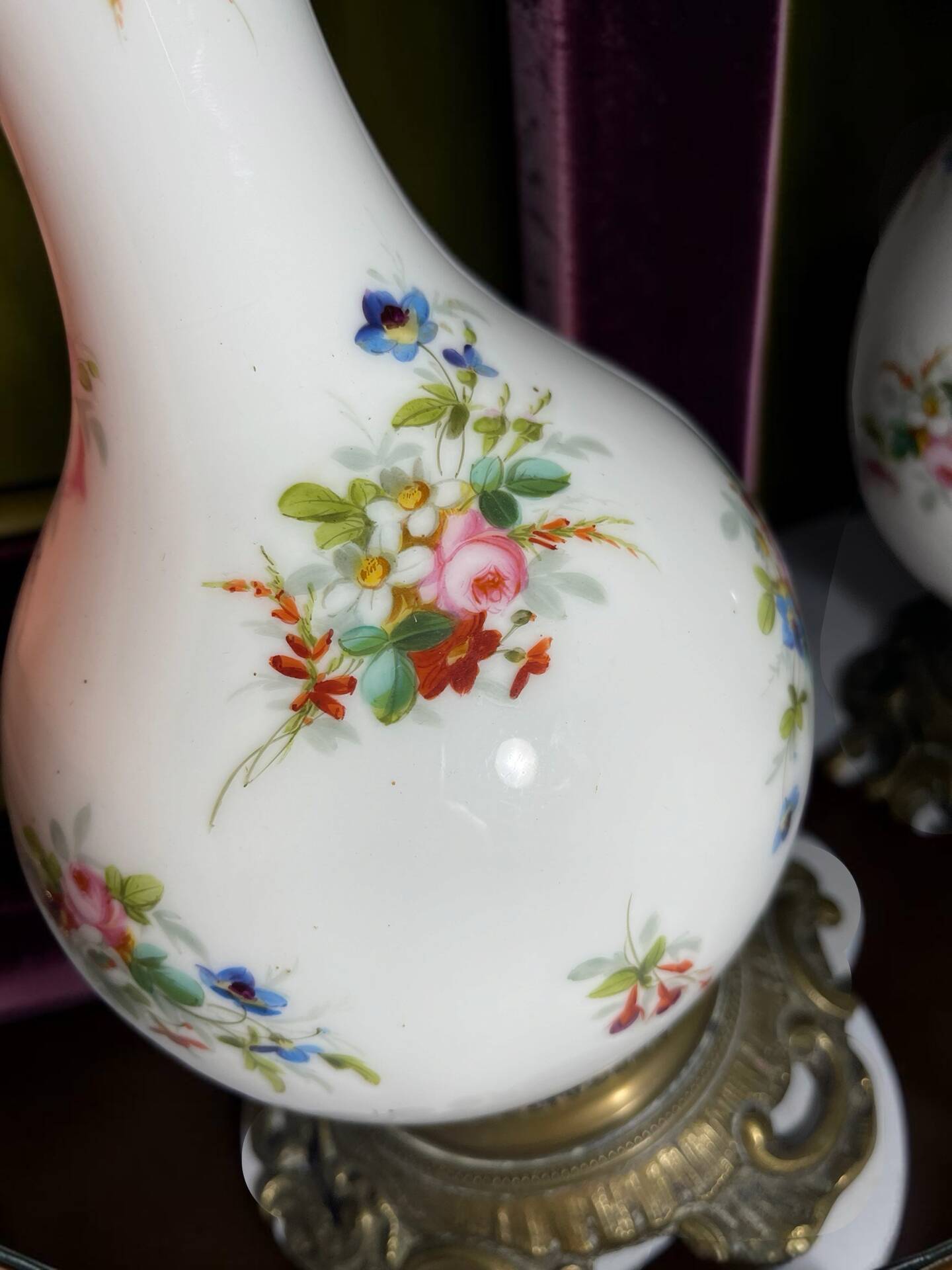 Pair of antique vases in hand-painted porcelain and bronze – Décor