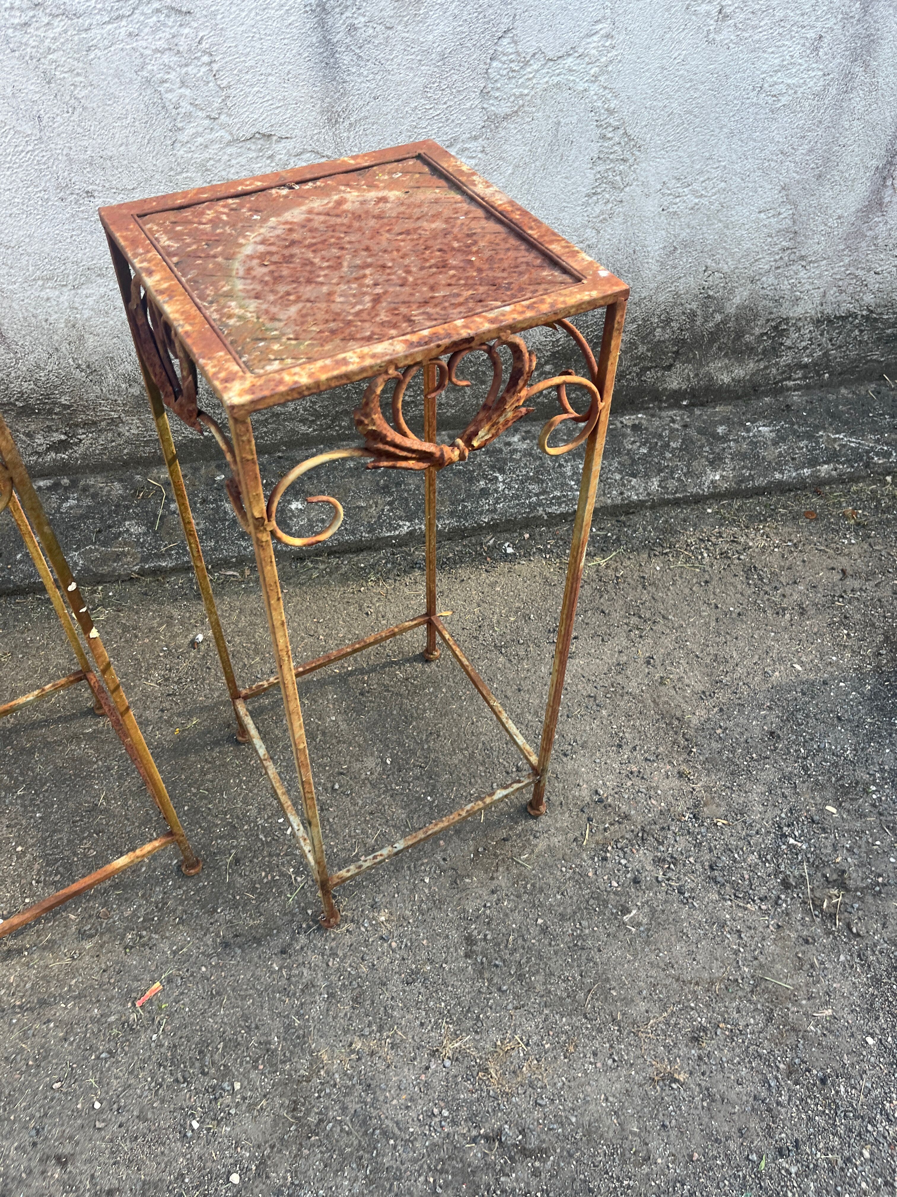 Paire de Sellettes / Porte-Plantes Vintage en Fer Forgé Patiné - Style Camp