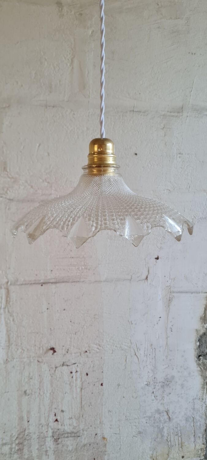 Pressed glass suspension