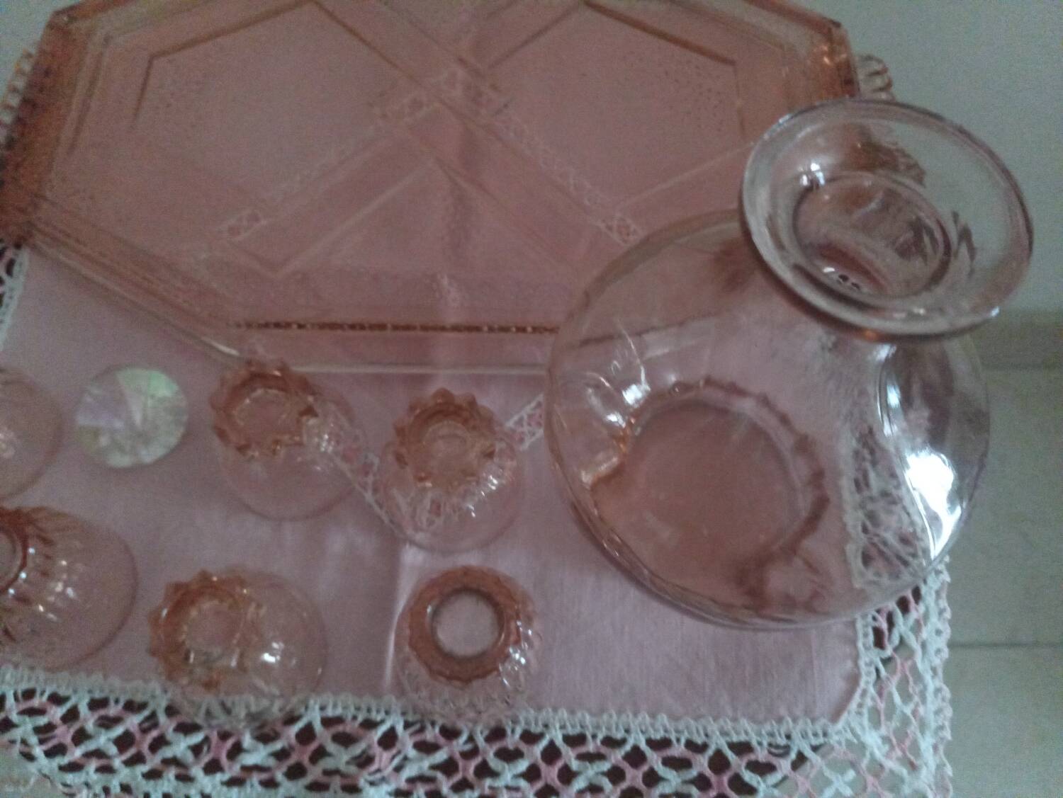 Service à liqueur en verre rose