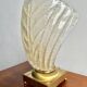 Lampe de table vintage en laiton et verre en forme de feuille