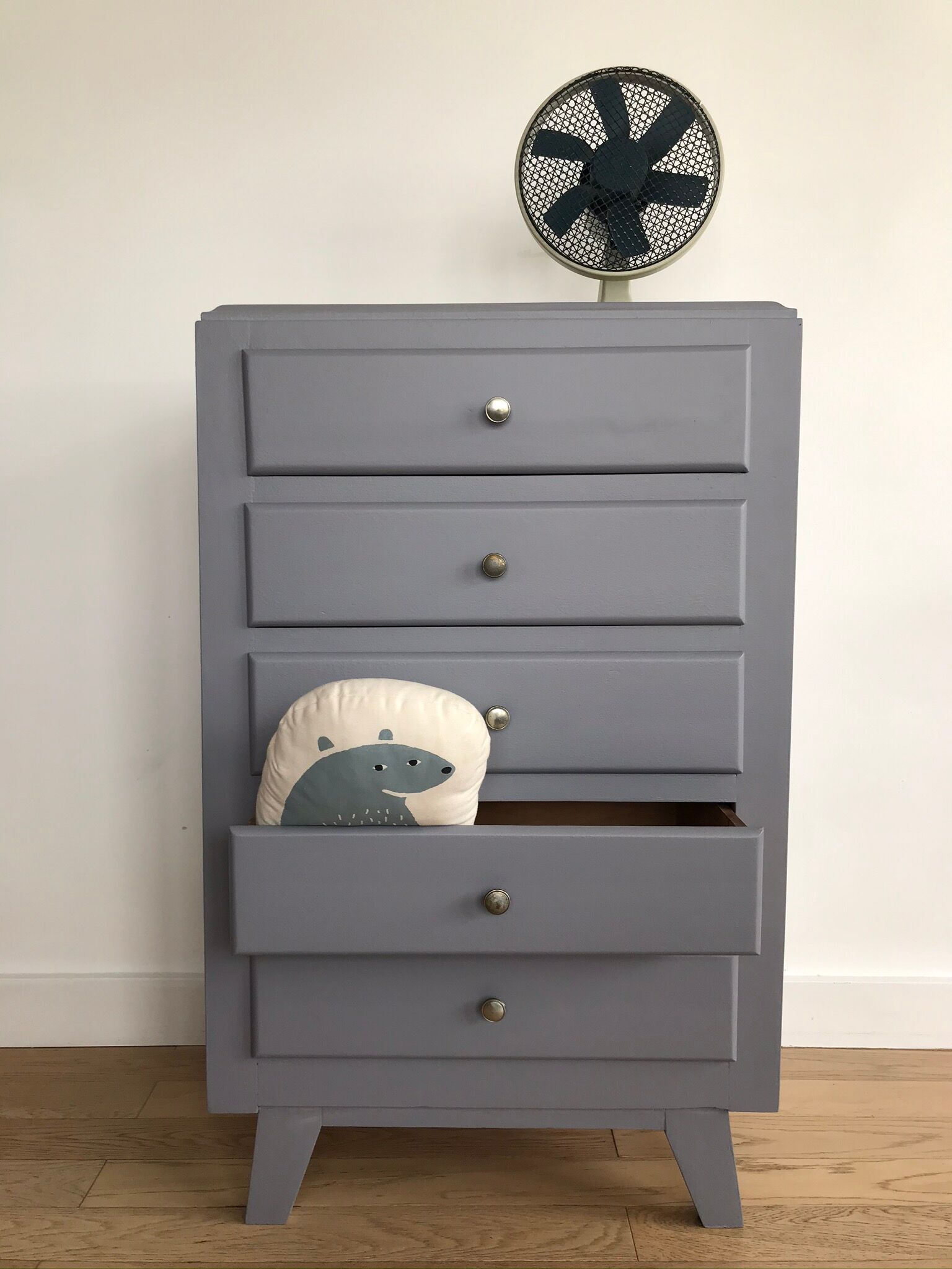 Wooden dresser painted five drawers tapered feet, vintage 60s
