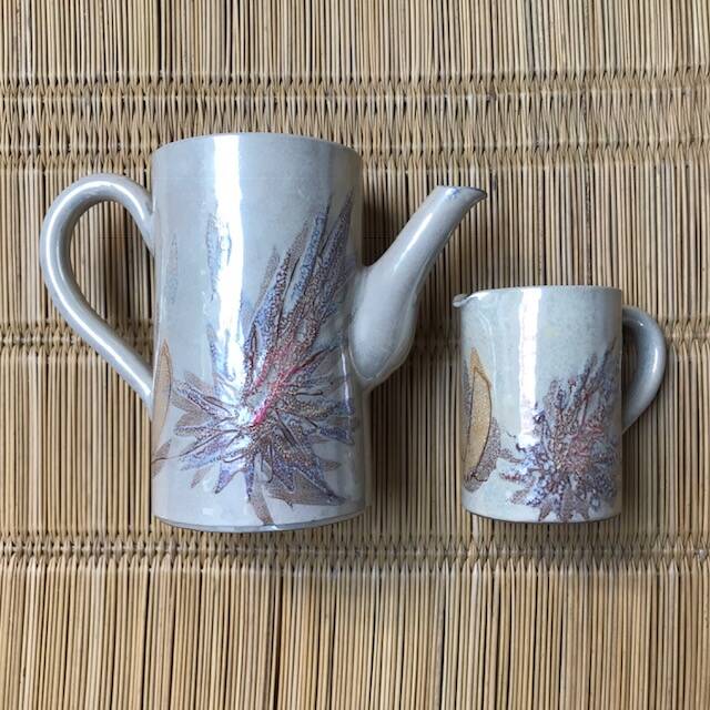 Set of 1 jug and 1 milk jug signed La Roue Vallauris.