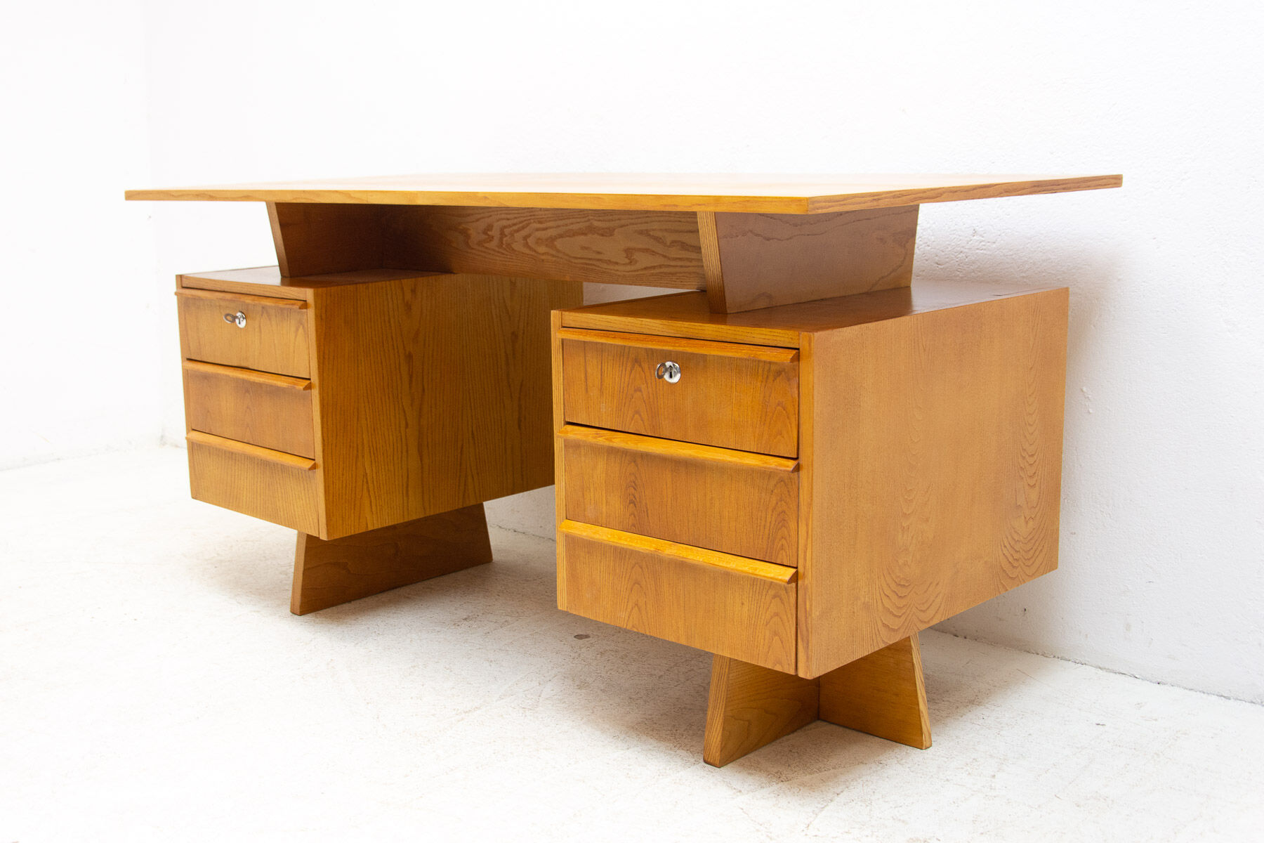 Bureau en bois de hêtre du milieu du siècle, années 1970, Tchécoslovaquie