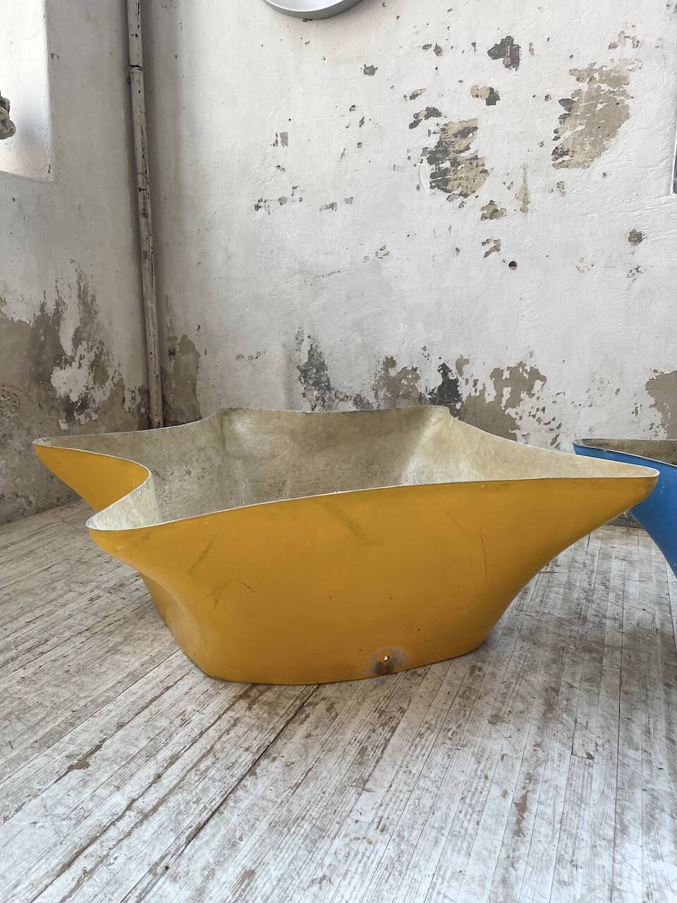 Set of 2 free-form fiberglass planters