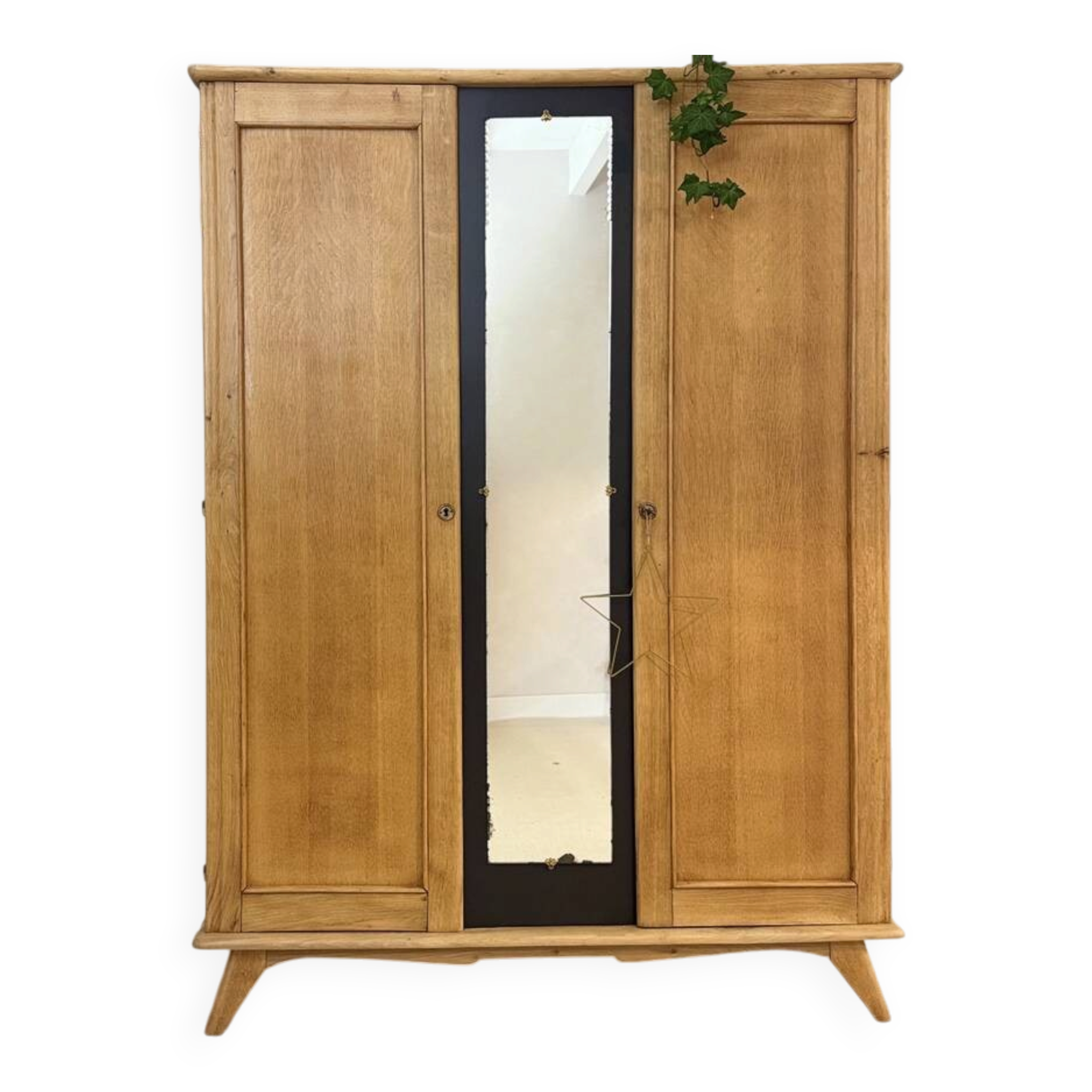 Vintage Rosalia wardrobe