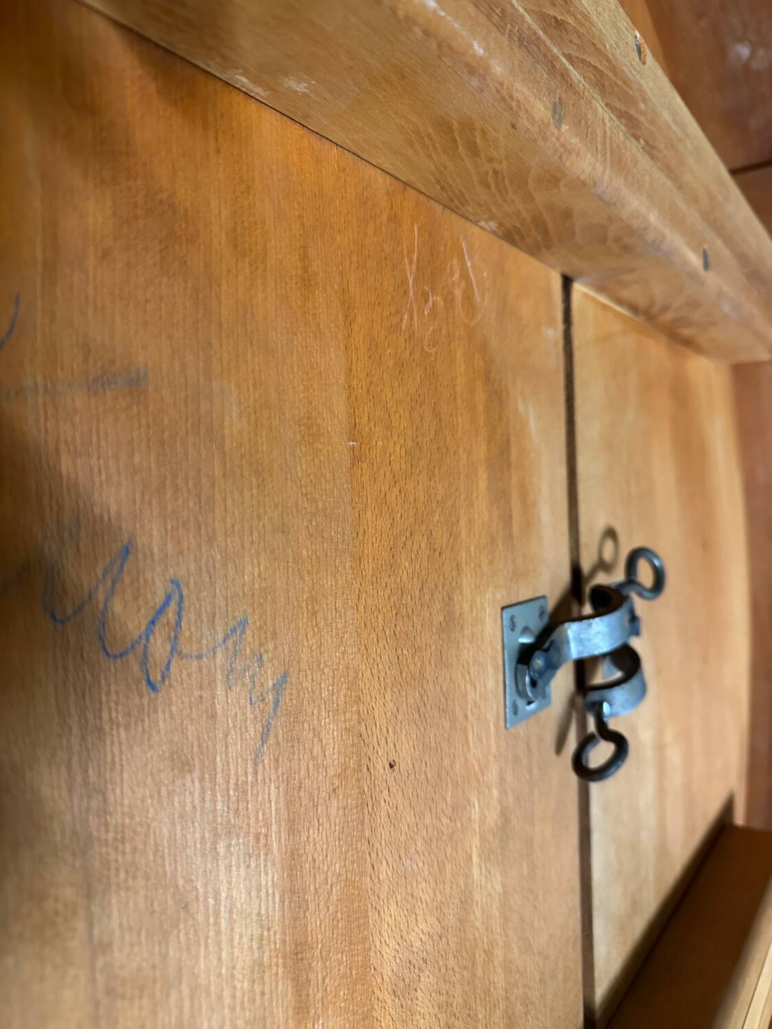 Round extendable dining table in Regency style M