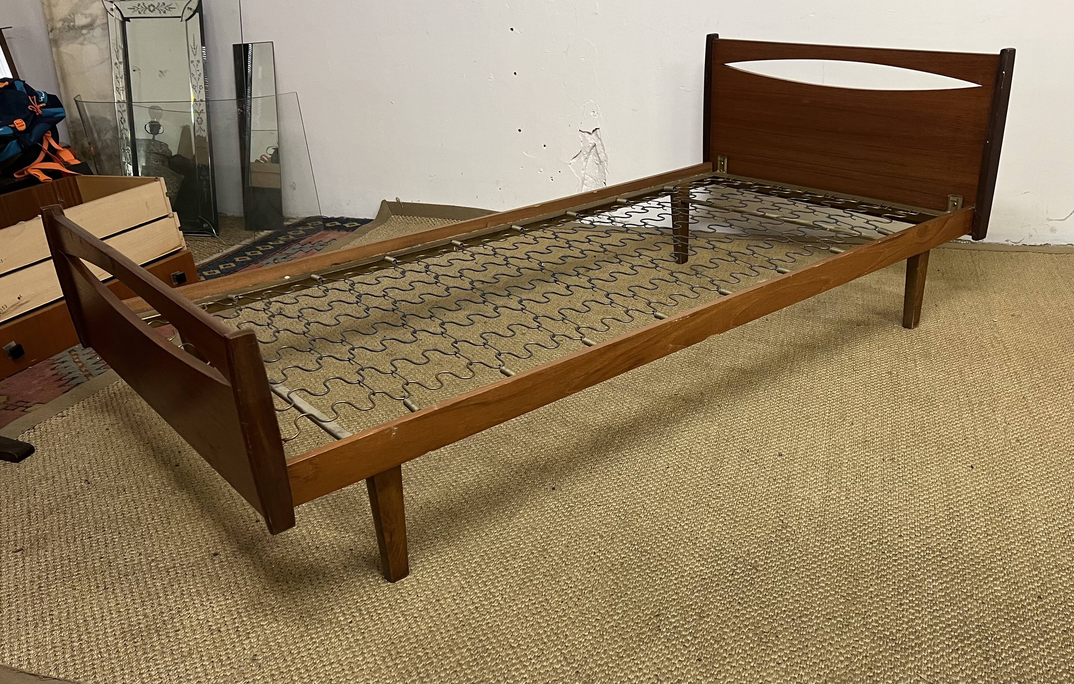 Vintage 1-seater bed from the 50s