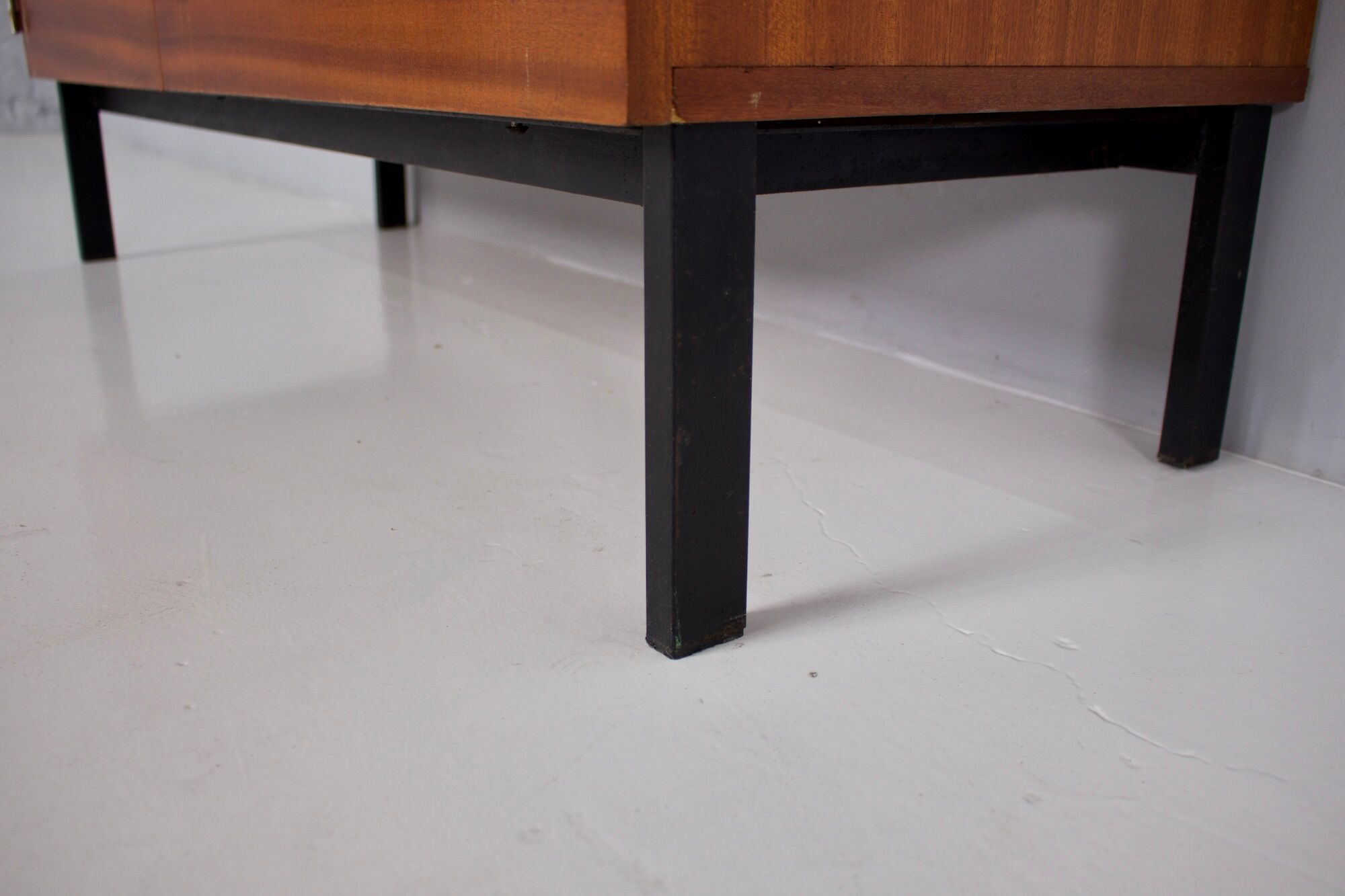 Wardrobe by Pierre Guariche, Meurop edition