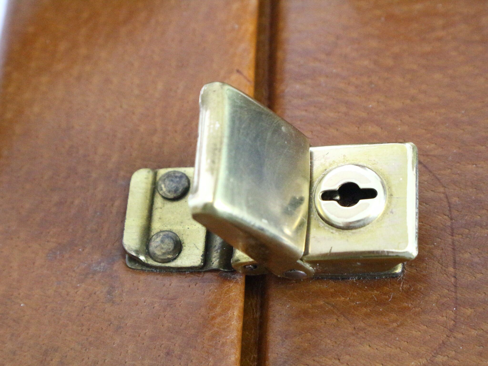 Set three vintage leather suitcases