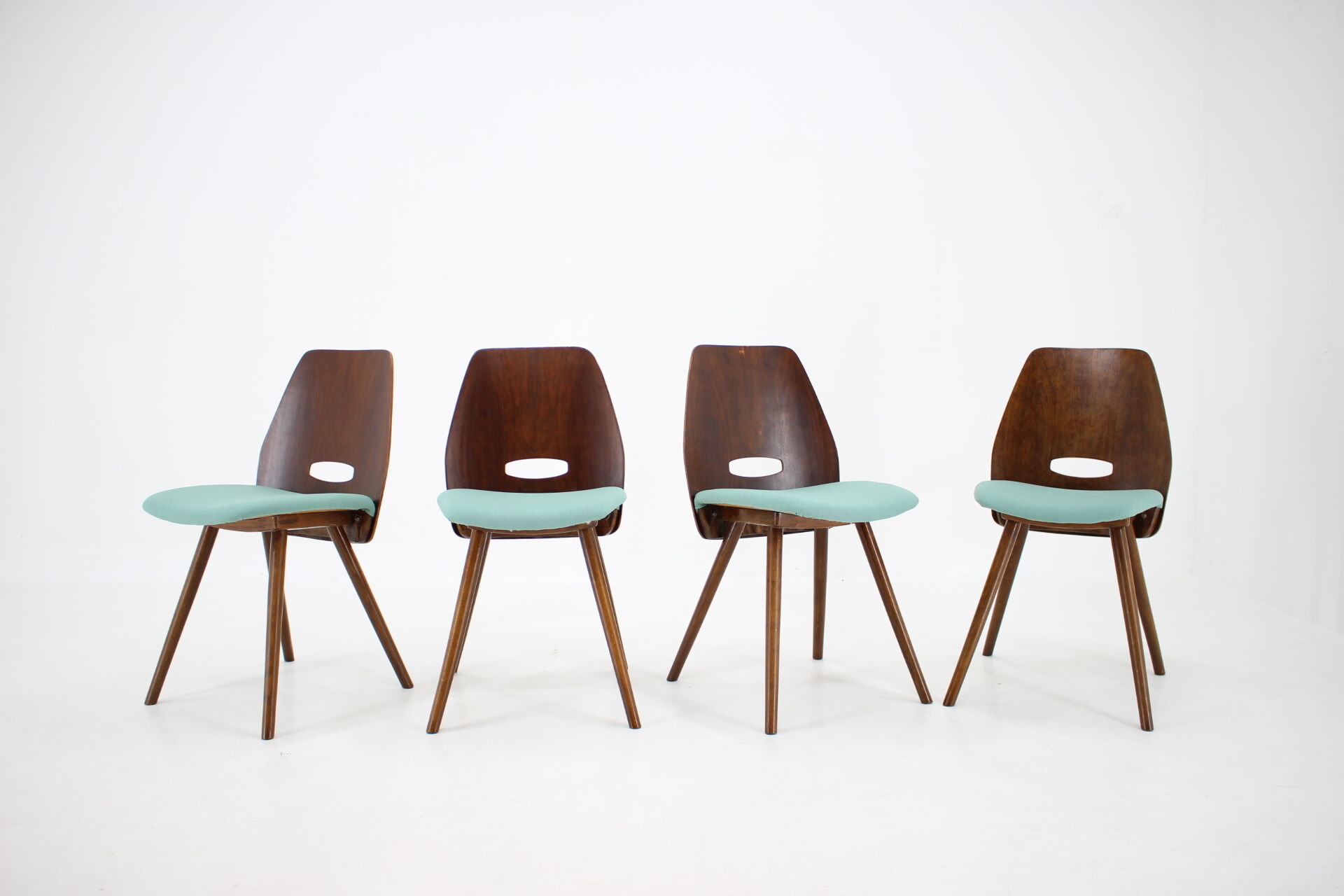 Ensemble des années 1960 de quatre chaises de salle à manger Frantisek Jirak, Tchécoslovaquie