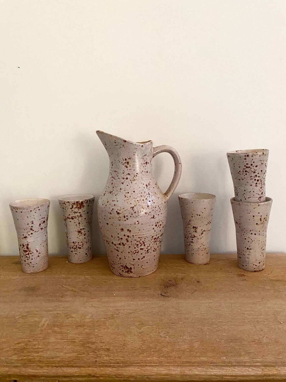 Service à orangeade en grès moucheté signé Farah, Vallauris années 1960-70