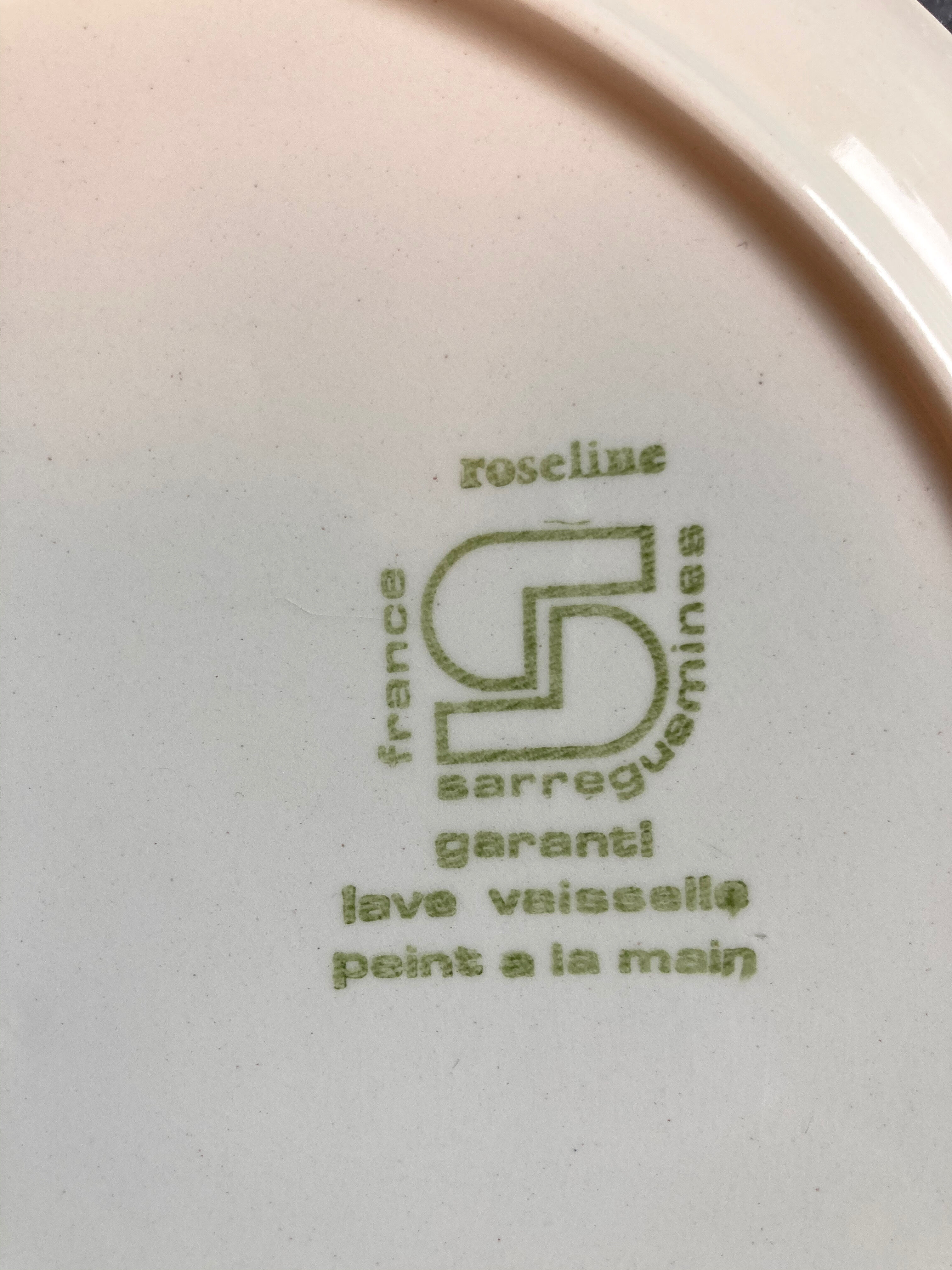 Seven vintage flower power plates