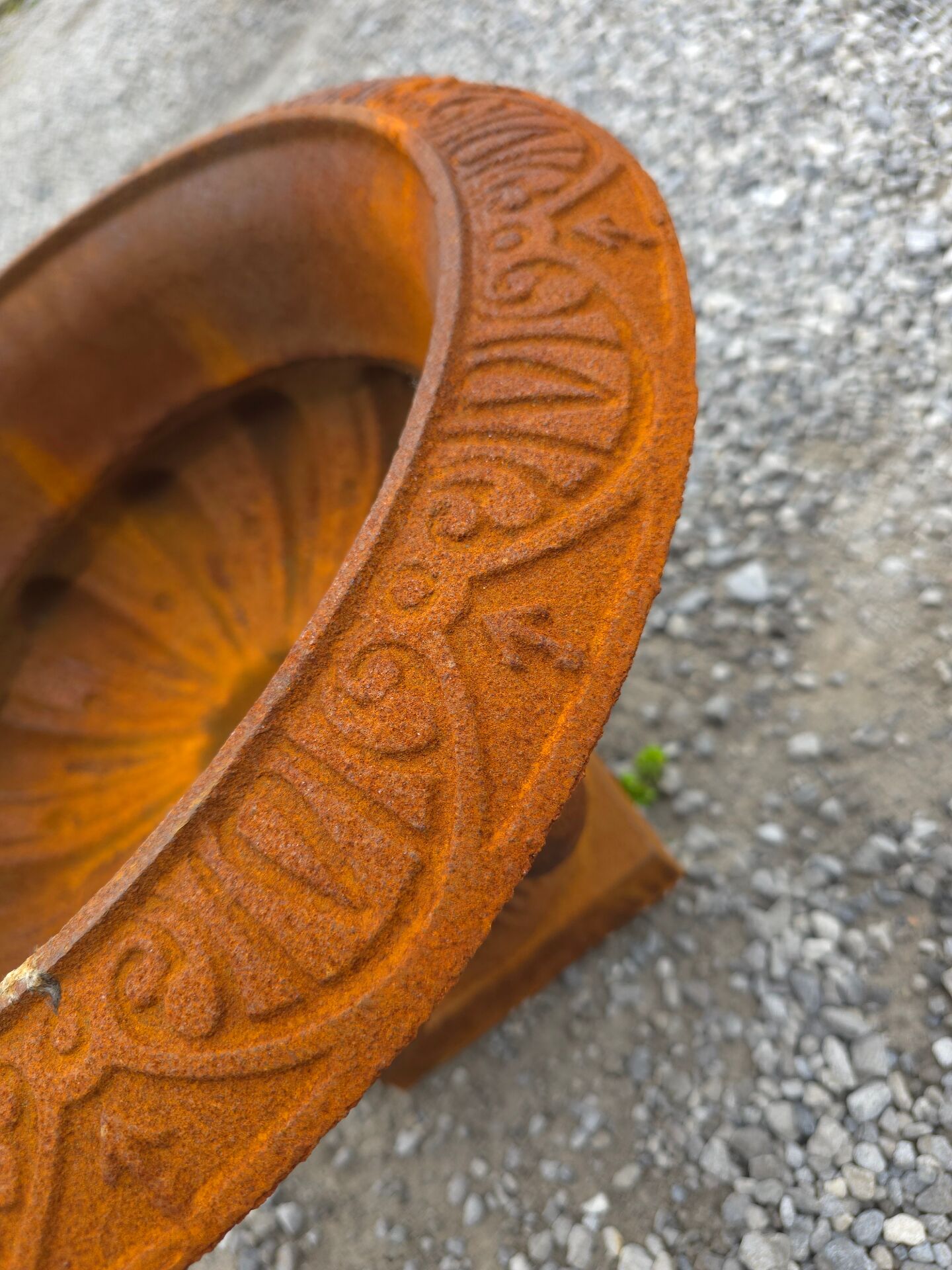 Medical vase in cast iron