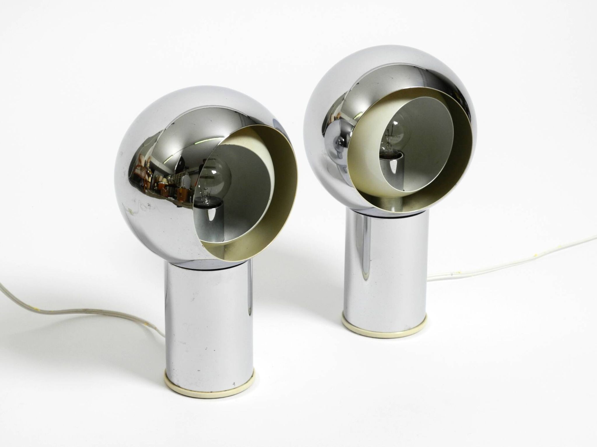 Pair of large Mid Century Space Age chrome table lamps - Made in Italy