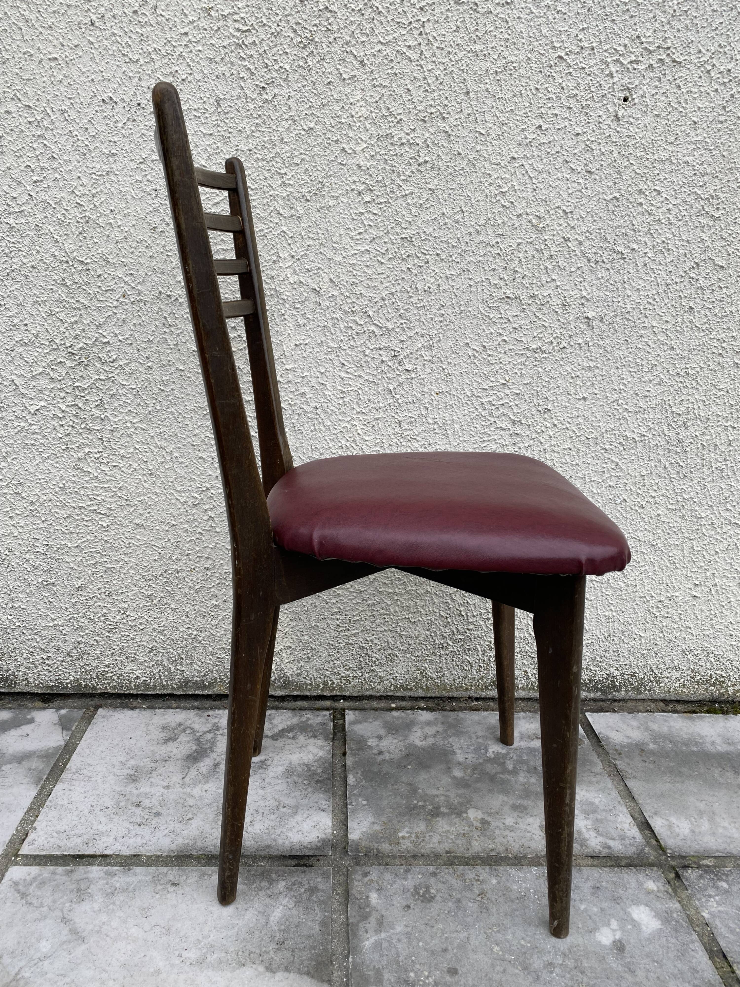 Set of 4 chairs from the 1960s with Scandinavian inspiration.