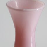 Vase en opaline rose