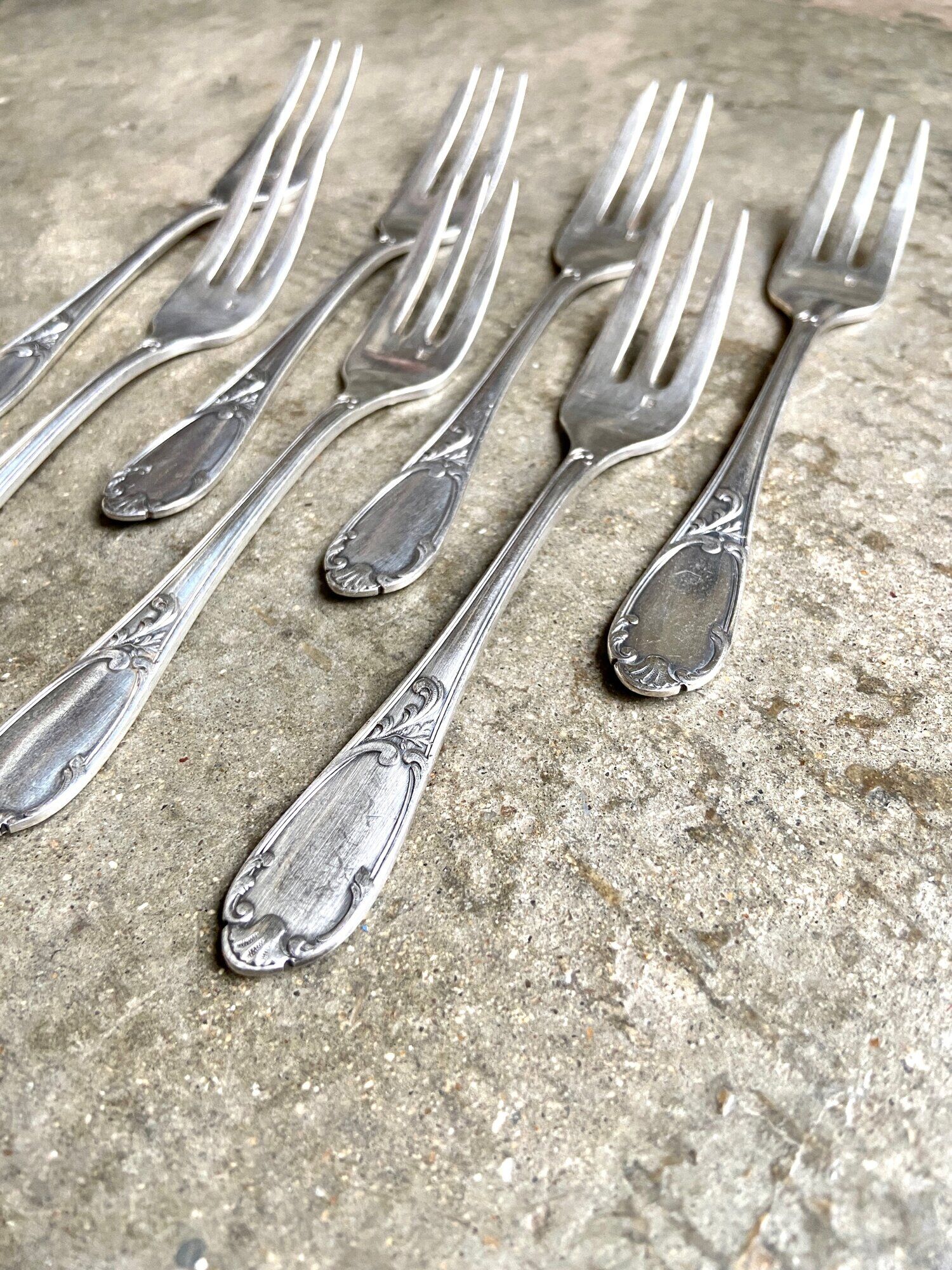 7 silver metal dessert forks