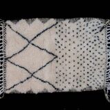 Authentic handmade pure wool rug in black and white, size 1.5/2.5 m.