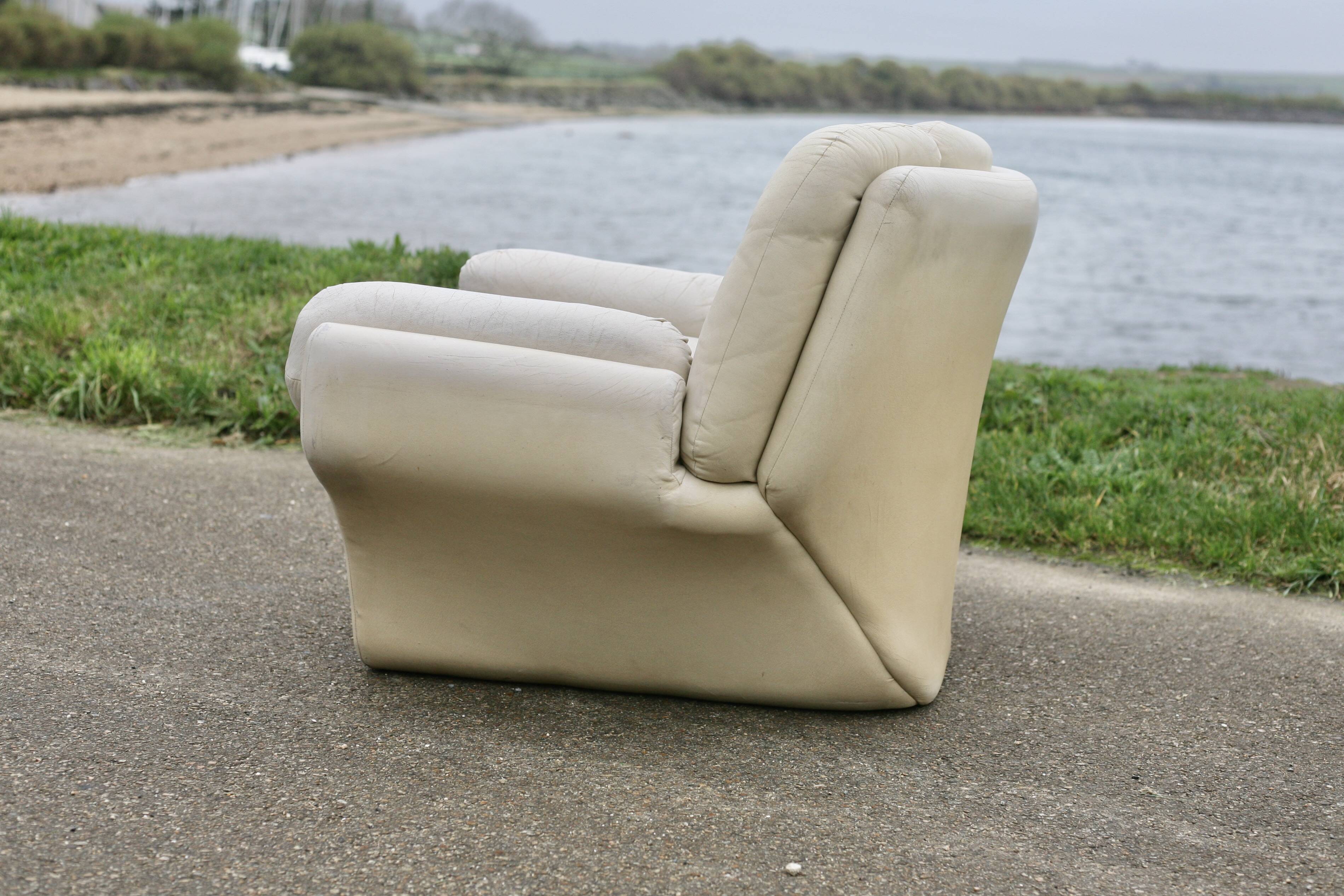Pair of leather “space age” armchairs. Cream colour". Circa 1970.