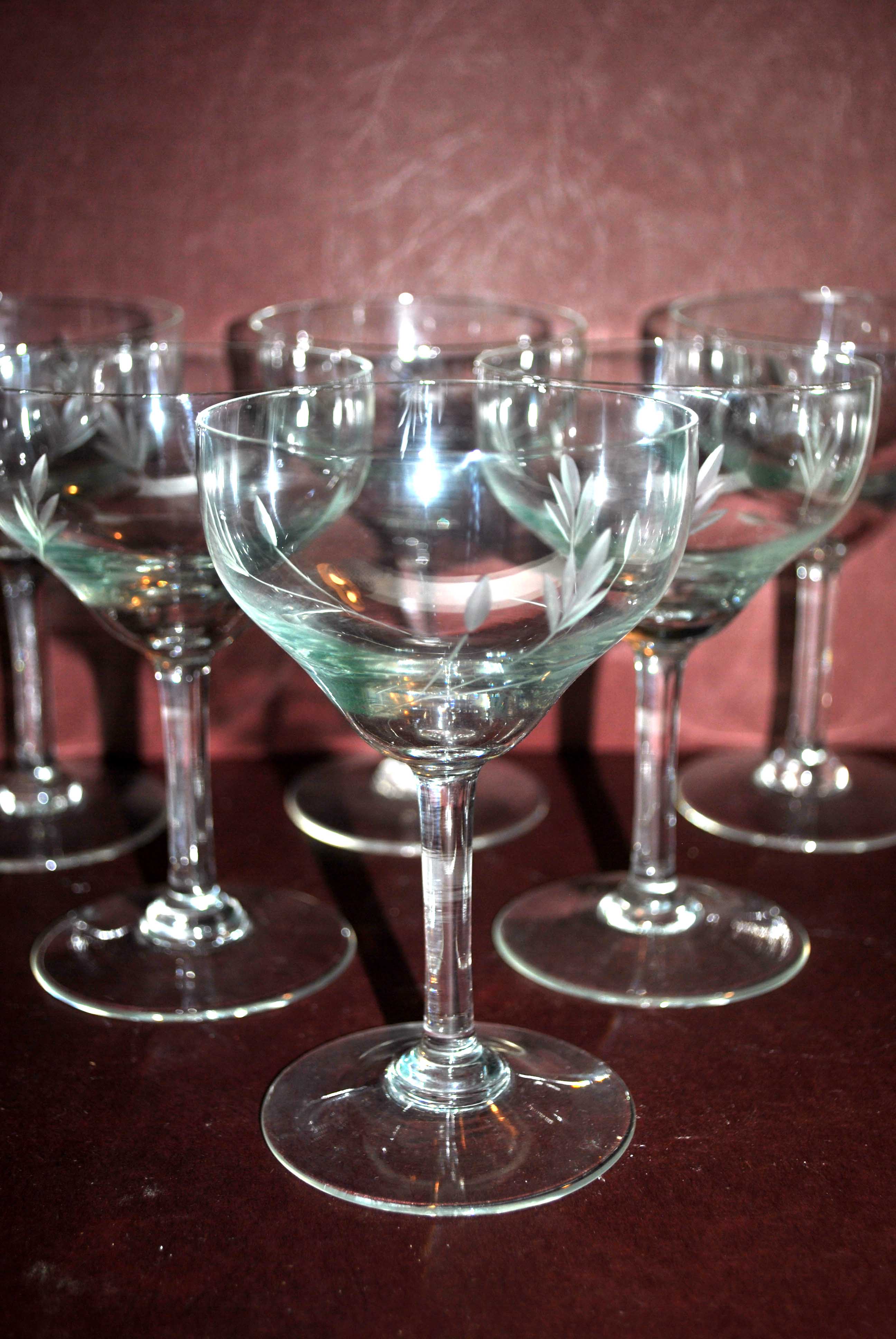 Lot de 6 verres à eau ou vin rouge vintage en  verre soufflé gravé 13.2cm ht