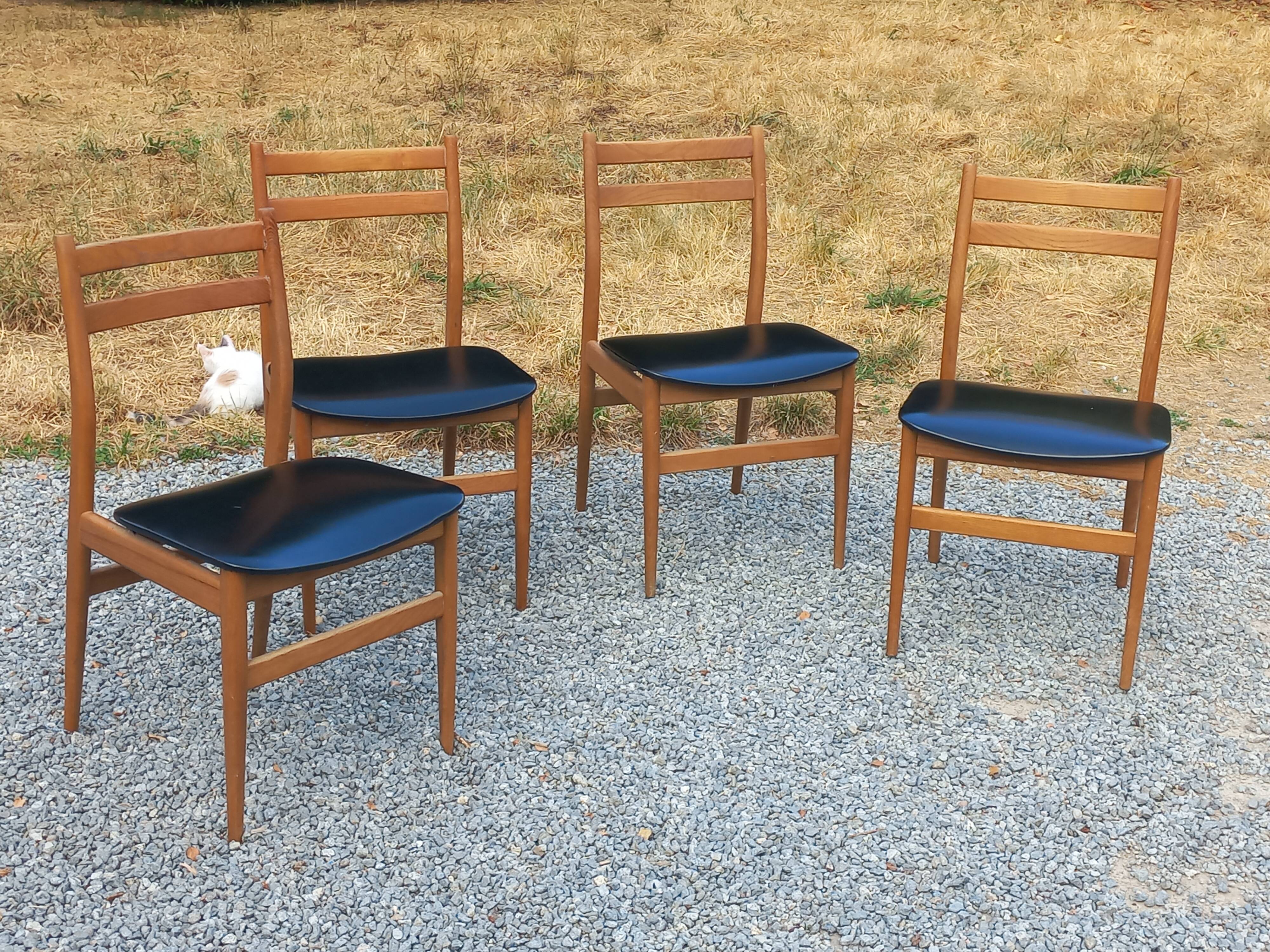 Set of 4 Scandinavian-style teak chairs from the 1970s.