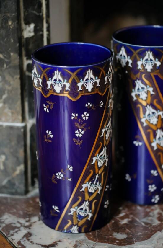 Pair of Art Nouveau vases in Lunéville porcelain - Floral motifs in gilded relief