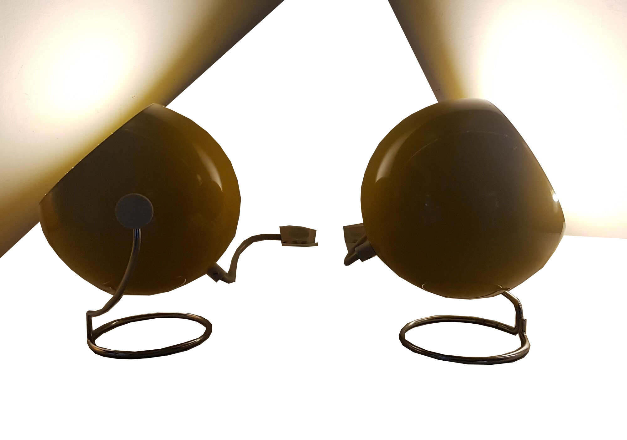 2 Eyeball table lamps