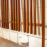 Portemanteau en noyer avec des détails en métal Production italienne des années 1950