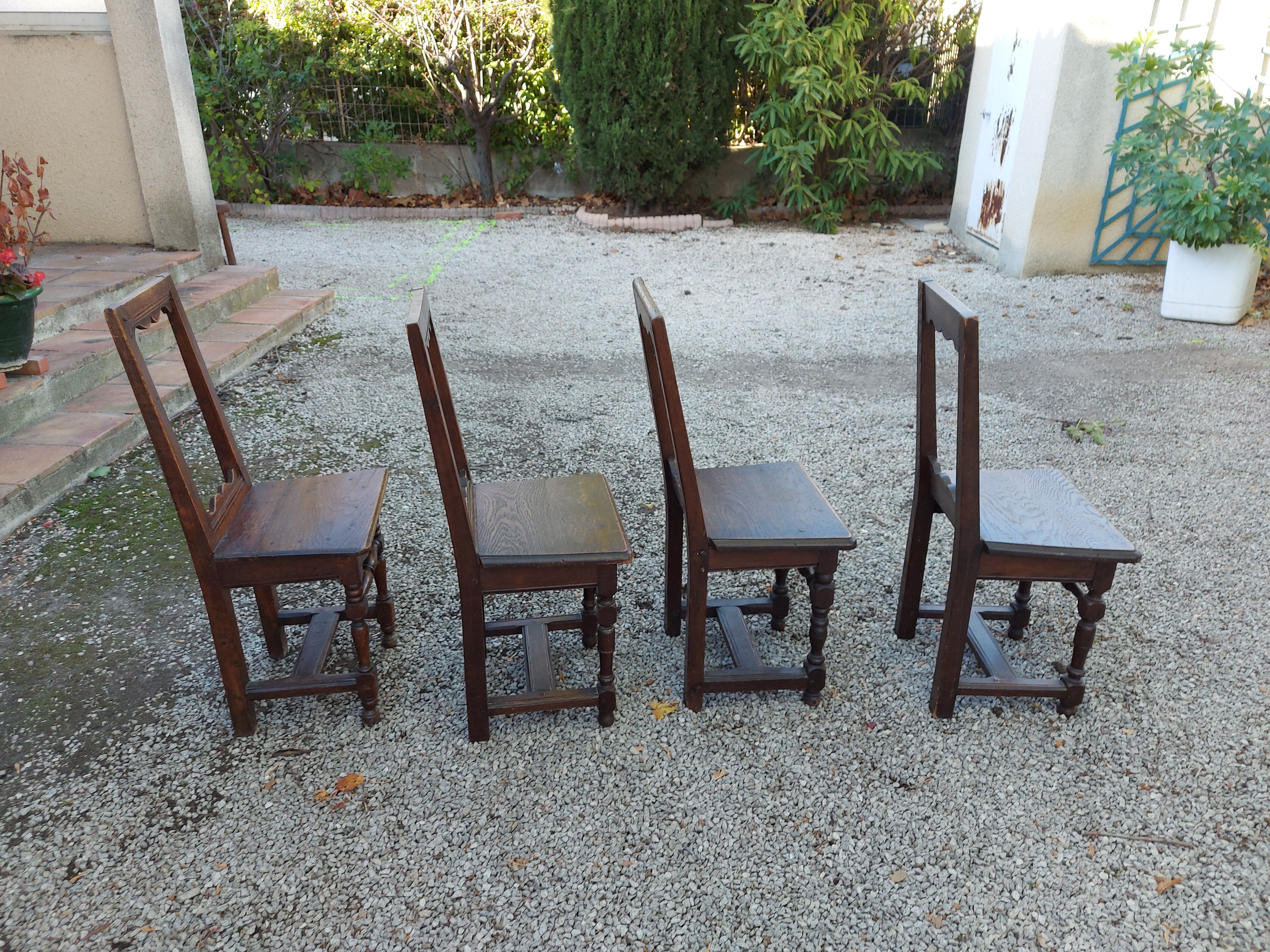 4 Lorraines chairs